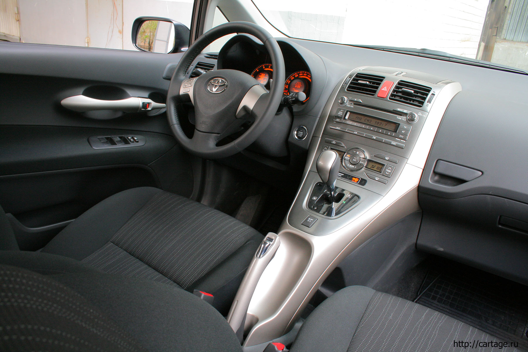 toyota auris toyota auris