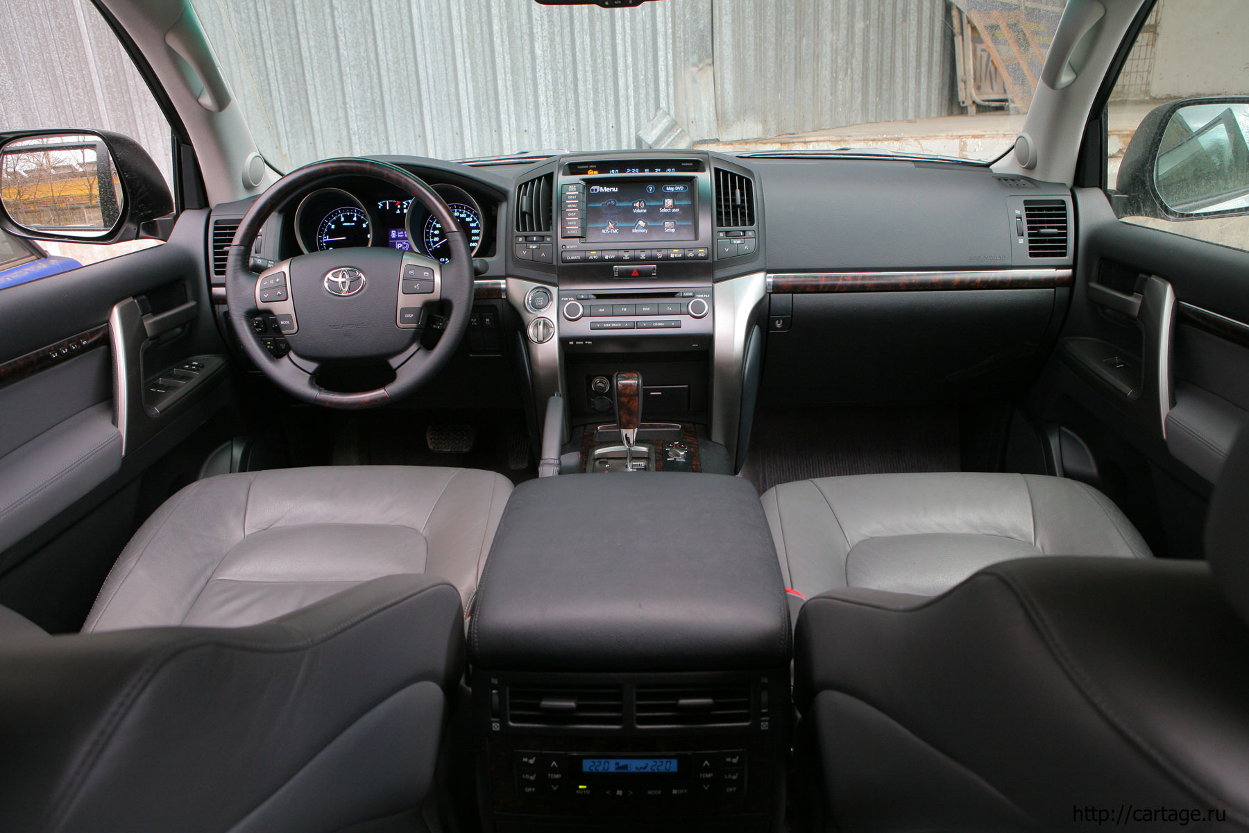 toyota landcruser 200